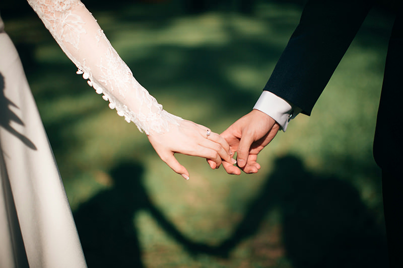 noivos-festa-casamento-unsplash