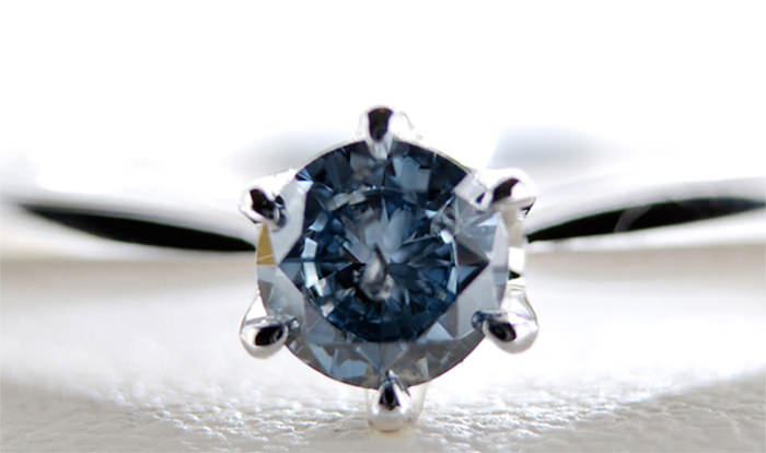 02-anel-diamante-azul-cinzas