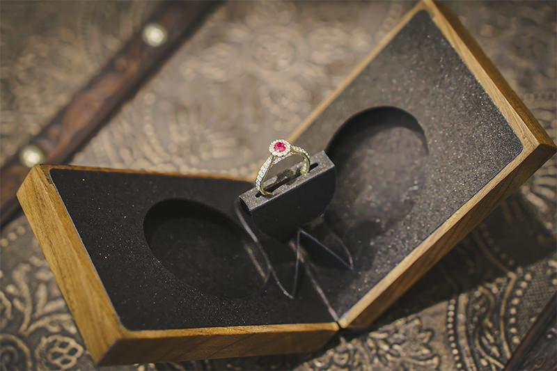 anel-de-noivado-rubi-diamantes