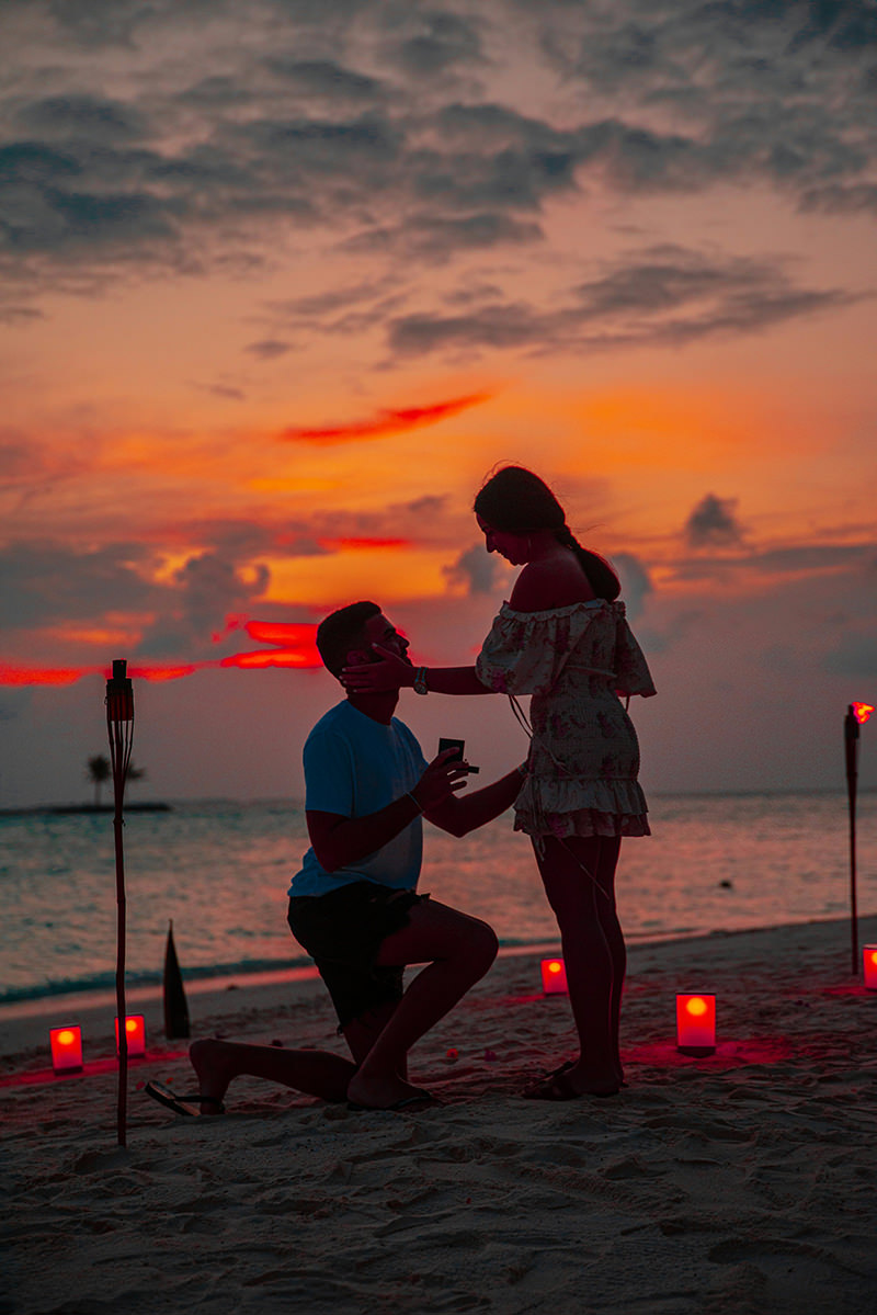 pedido-casamento-decoracao-praia-velas-unsplash