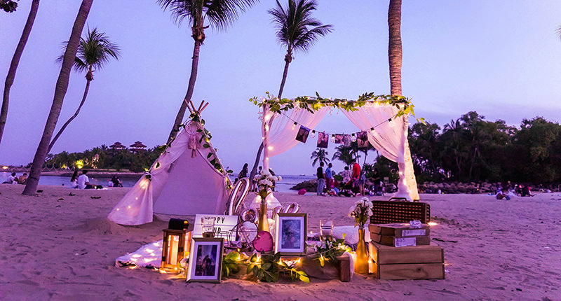 pedido-casamento-decoracao-tenda-praia-unsplash