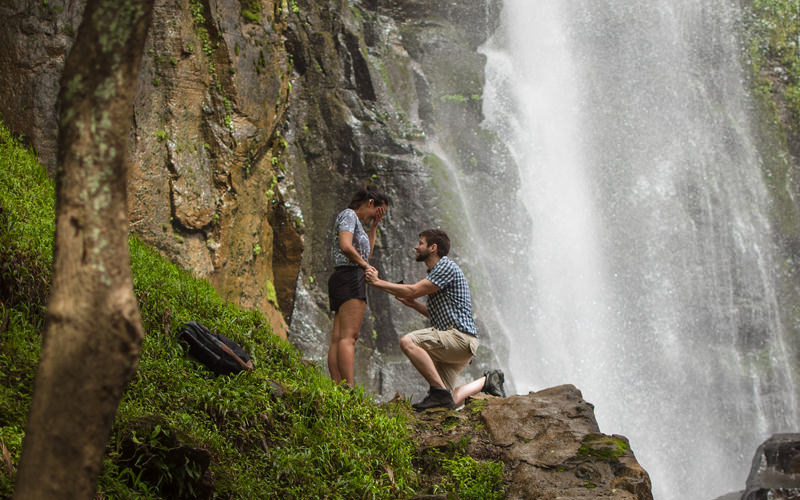 pedido-de-casamento-surpresa-na-cachoeira