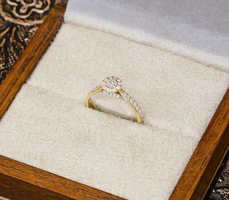 anel-de-noivado-com-diamantes-naturais