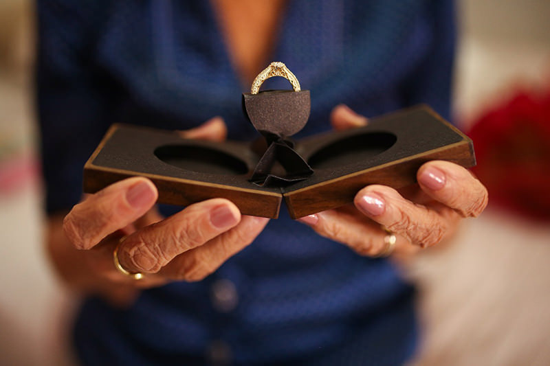 anel-de-noivado-no-estojo-origami