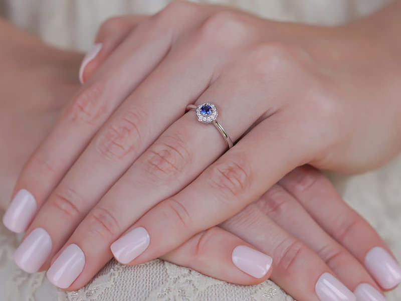 anel-noivado-florence-branco-safira (1280x720)
