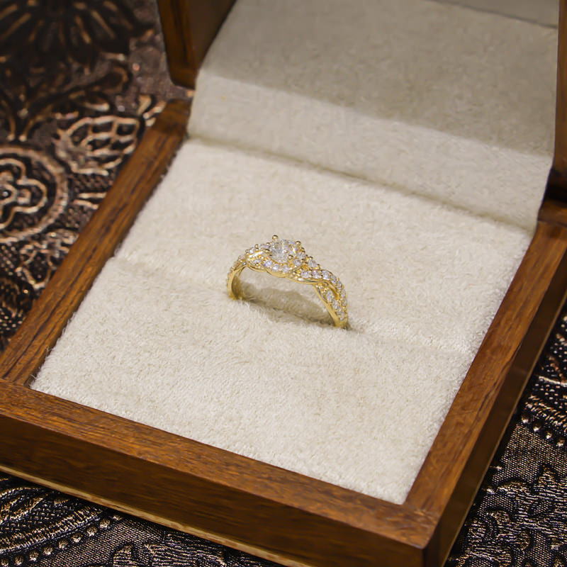 anel-noivado-ouro-18k-e-diamantes