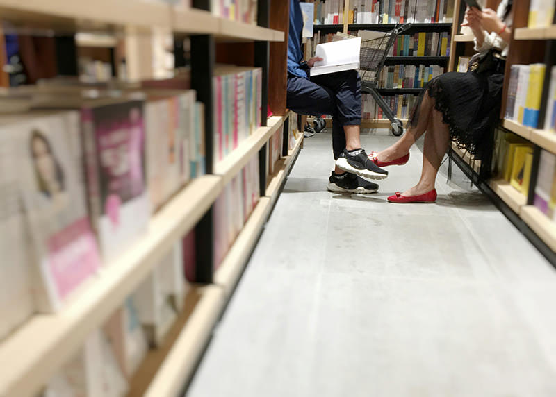 pedido-casamento-livraria-2-unsplash