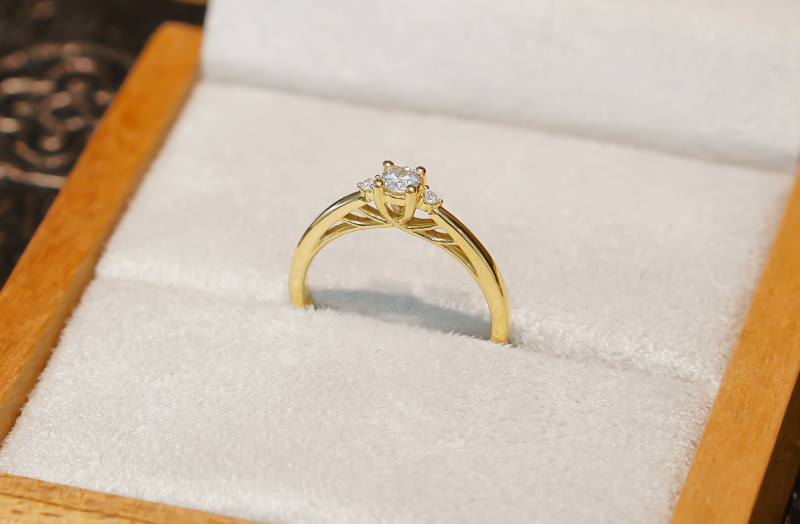 anel-fino-ouro-18k-e-diamante