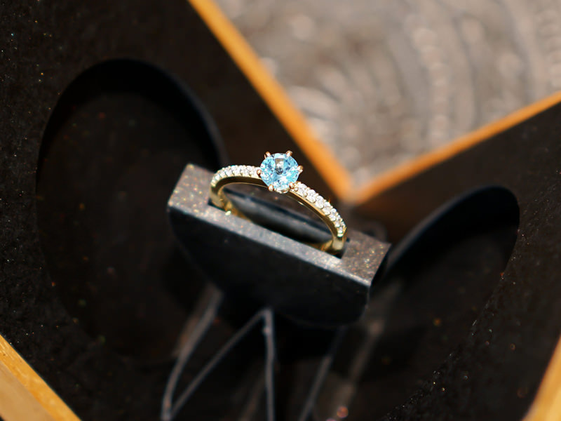 anel-de-noivado-topazio-swiss-azul