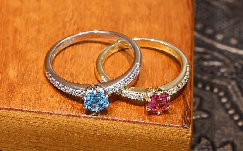 anel-solitario-tradicional-pedra-colorida