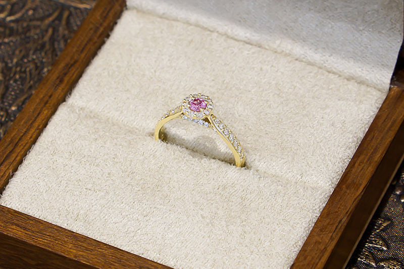 anel-de-noivado-diamantes-e-safira-rosa