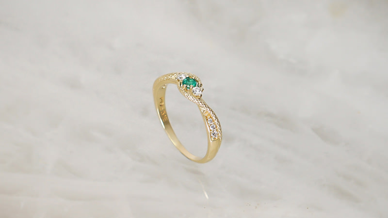 anel-simbolo-da-saude-e-esmeralda