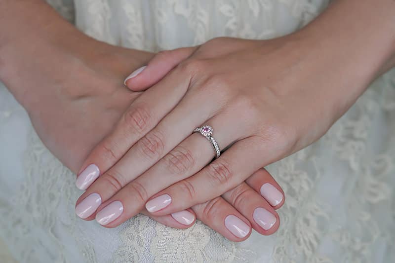 anel-noivado-uni-ouro-branco-safira-rosa
